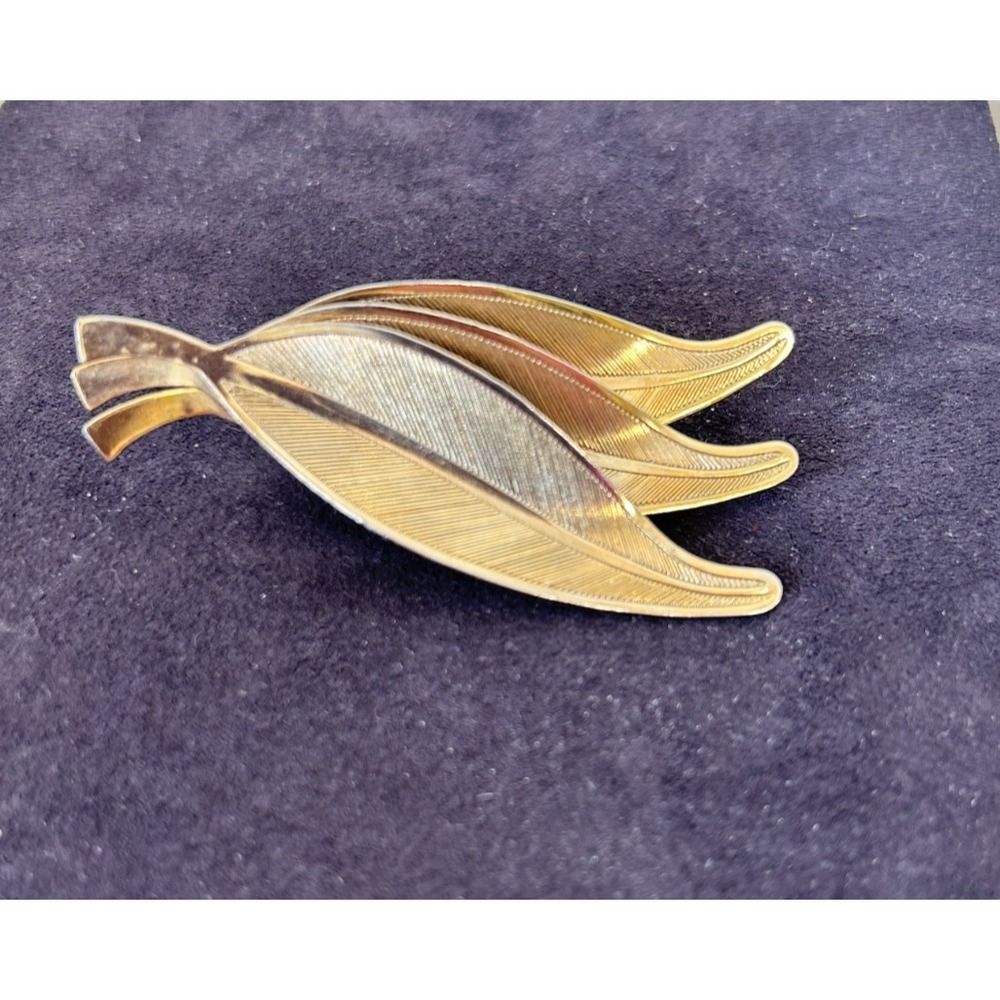 Vintage 3D Layered Leaf Brooch Pin 2.5" Textured Gold Tone EUC